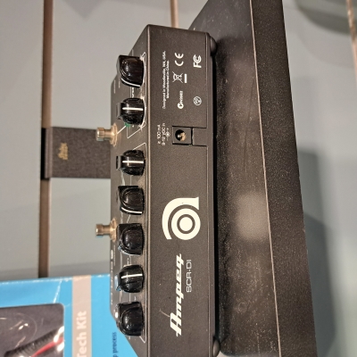 Store Special Product - Ampeg - SCR-DI